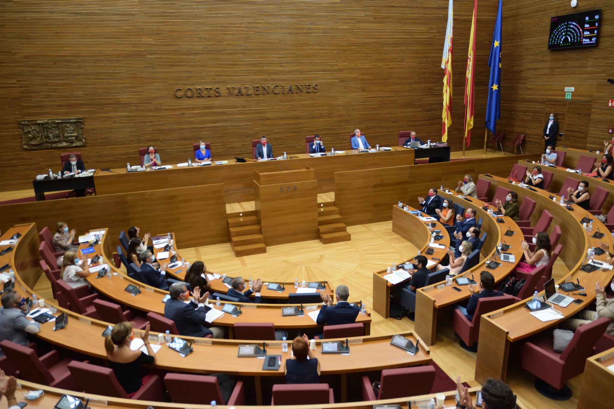 Los grupos de la oposisición en Les Corts muestran su desacuerdo con la subida salarial Los grupos de la oposisición en Les Corts muestran su desacuerdo con la subida salarial