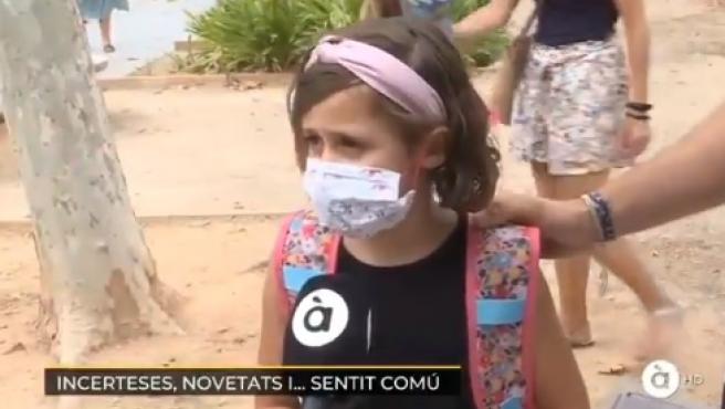 El mensaje viral de una niña sobre la mascarilla: "No puedes respirar del todo pero no pasa nada, es mejor eso que morirse" El mensaje viral de una niña sobre la mascarilla: "No puedes respirar del todo pero no pasa nada, es mejor eso que morirse"