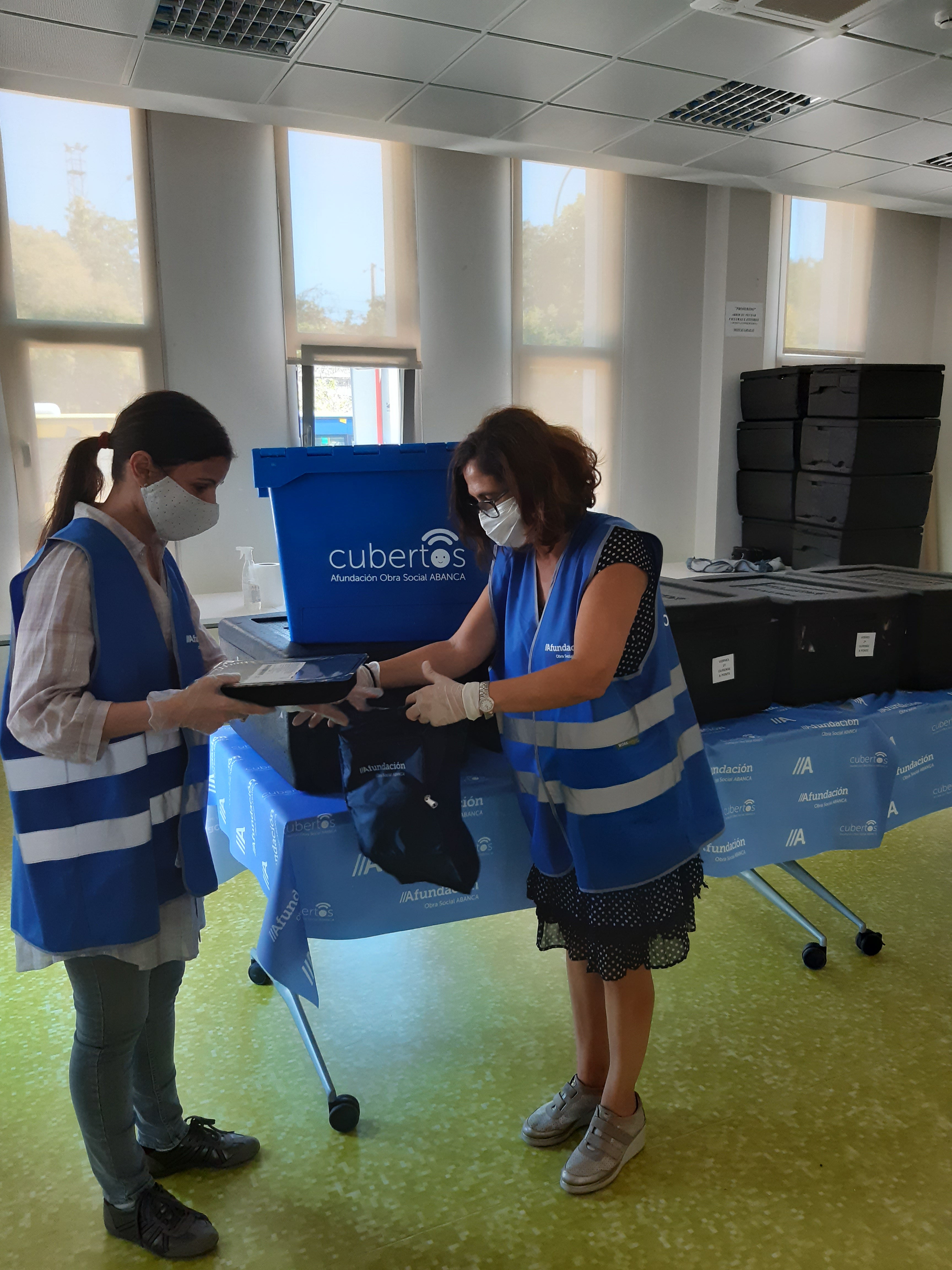 ABANCA e Afundación repartiron durante as vacacións 80.000 menús a menores en risco de pobreza ABANCA e Afundación repartiron durante as vacacións 80.000 menús a menores en risco de pobreza