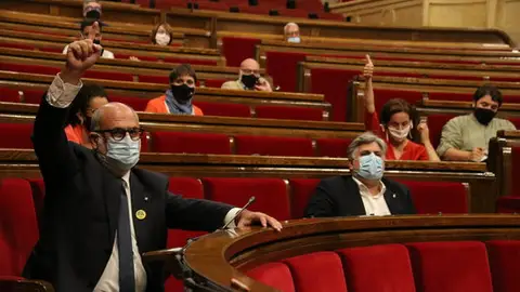 El parlament aprova la llei de regulació del lloguer. El parlament aprova la llei de regulació del lloguer.