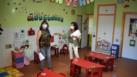 Matilde Hinojosa ha visitado la Escuela Infantil de La Granja