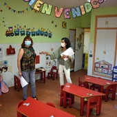 Matilde Hinojosa ha visitado la Escuela Infantil de La Granja Matilde Hinojosa ha visitado la Escuela Infantil de La Granja