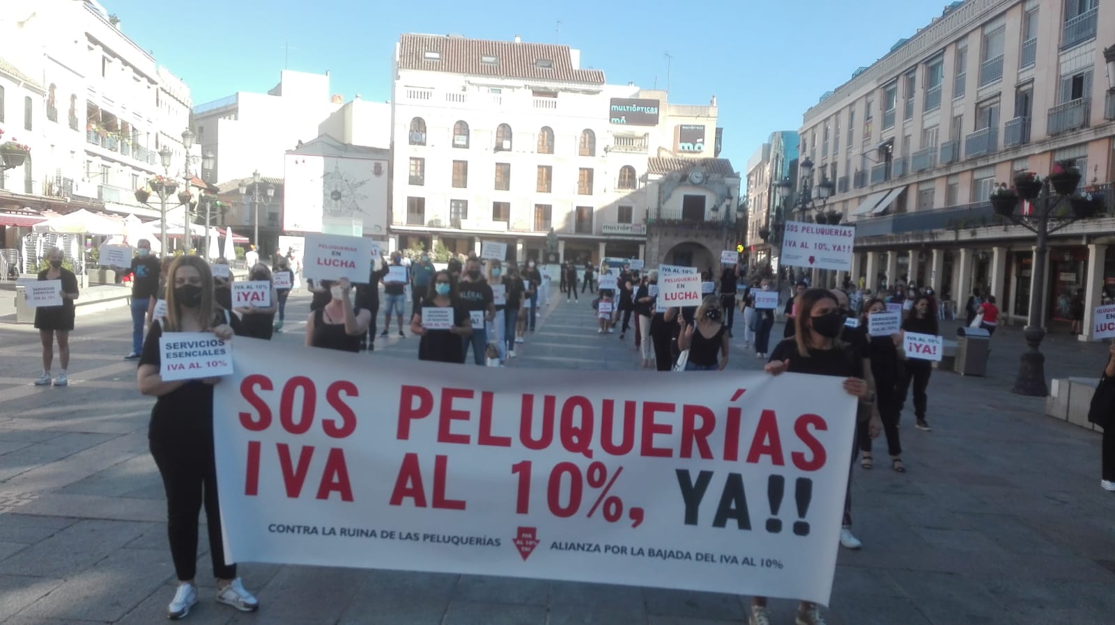 SOS de las peluquerías de Ciudad Real para que el Gobierno les reduzca el IVA al 10% SOS de las peluquerías de Ciudad Real para que el Gobierno les reduzca el IVA al 10%
