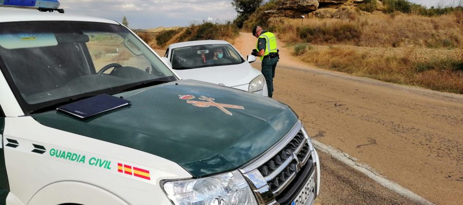 Control en el acceso al barrio de Valareña, en Ejea de los Caballeros Control en el acceso al barrio de Valareña, en Ejea de los Caballeros