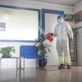 Labores de desinfección en el CEIP Guadalquivir