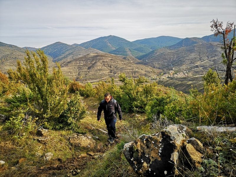 Senderos de Leyenda para conocer ocho rutas de la comarca Senderos de Leyenda para conocer ocho rutas de la comarca