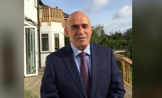 Un hombre de 60 años en paro consigue un centenar de ofertas tras publicar en Linkedin un vídeo haciendo flexiones Un hombre de 60 años en paro consigue un centenar de ofertas tras publicar en Linkedin un vídeo haciendo flexiones