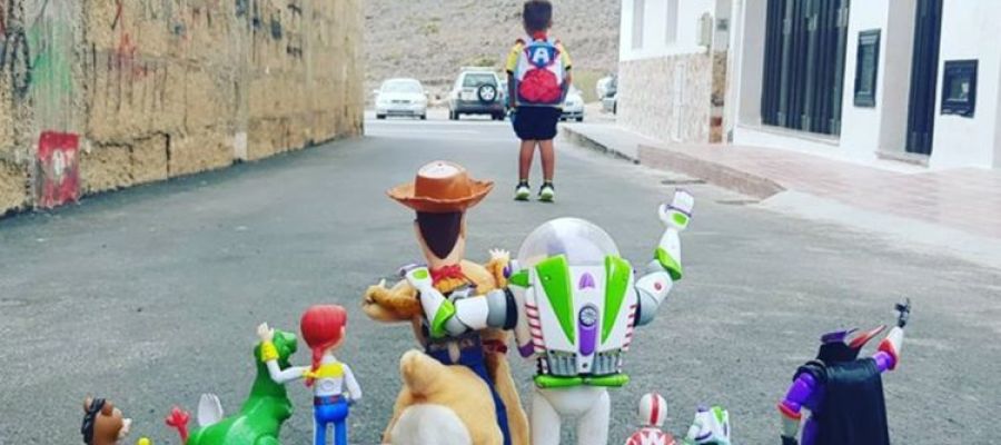 La foto viral de Enzo en su primer día de colegio con sus juguetes de Toy Story: "Hasta el infinito y más allá" La foto viral de Enzo en su primer día de colegio con sus juguetes de Toy Story: "Hasta el infinito y más allá"