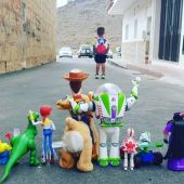 La foto viral de Enzo en su primer día de colegio con sus juguetes de Toy Story: "Hasta el infinito y más allá"