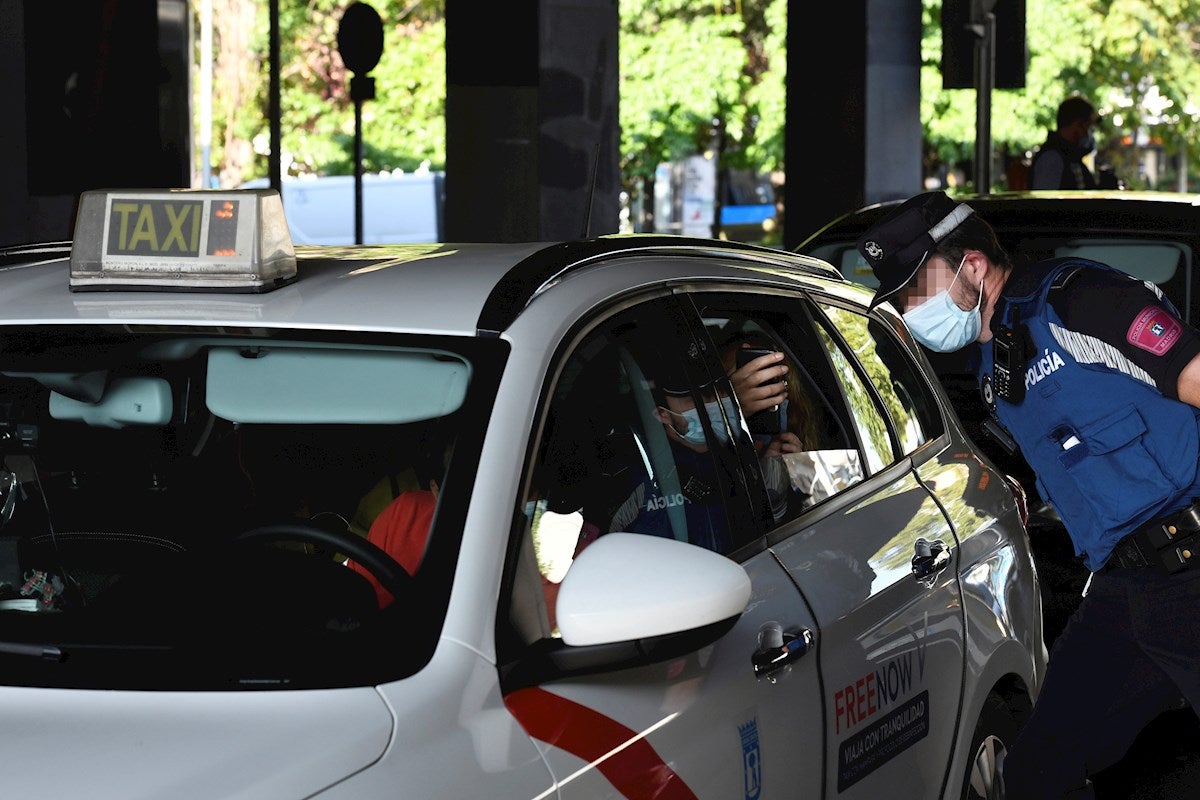 El Gobierno da luz verde a devolver las multas impuestas durante el primer estado de alarma al ser declarado inconstitucional El Gobierno da luz verde a devolver las multas impuestas durante el primer estado de alarma al ser declarado inconstitucional