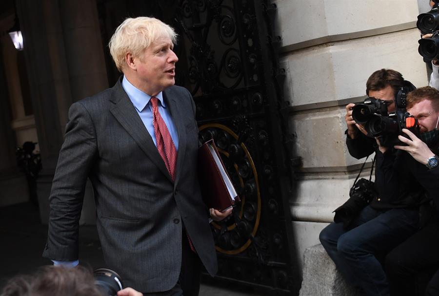 El Gobierno británico sopesa mandar a los solicitantes de asilo a Santa Elena, según The Guardian El Gobierno británico sopesa mandar a los solicitantes de asilo a Santa Elena, según The Guardian
