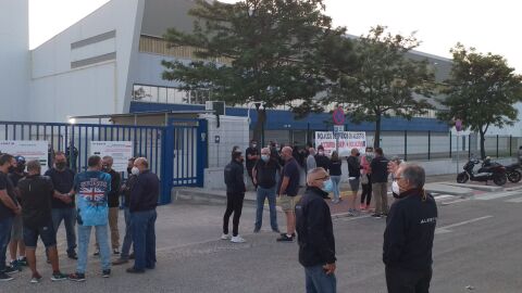Concentraci&oacute;n en las instalaciones de Alestis en El Puerto