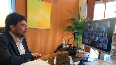 Un momento del encuentro telemático de alcaldes Un momento del encuentro telemático de alcaldes