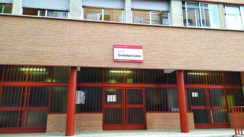 Colegio Cristóbal Colón de Alcalá de Henares Fachada principal del colegio Cristóbal Colón