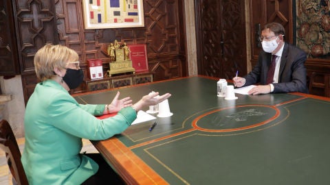 Ana Barcel&oacute; con el presidente Ximo Puig