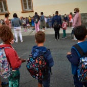 Alumnos volviendo al colegio con las nuevas medidas de seguridad