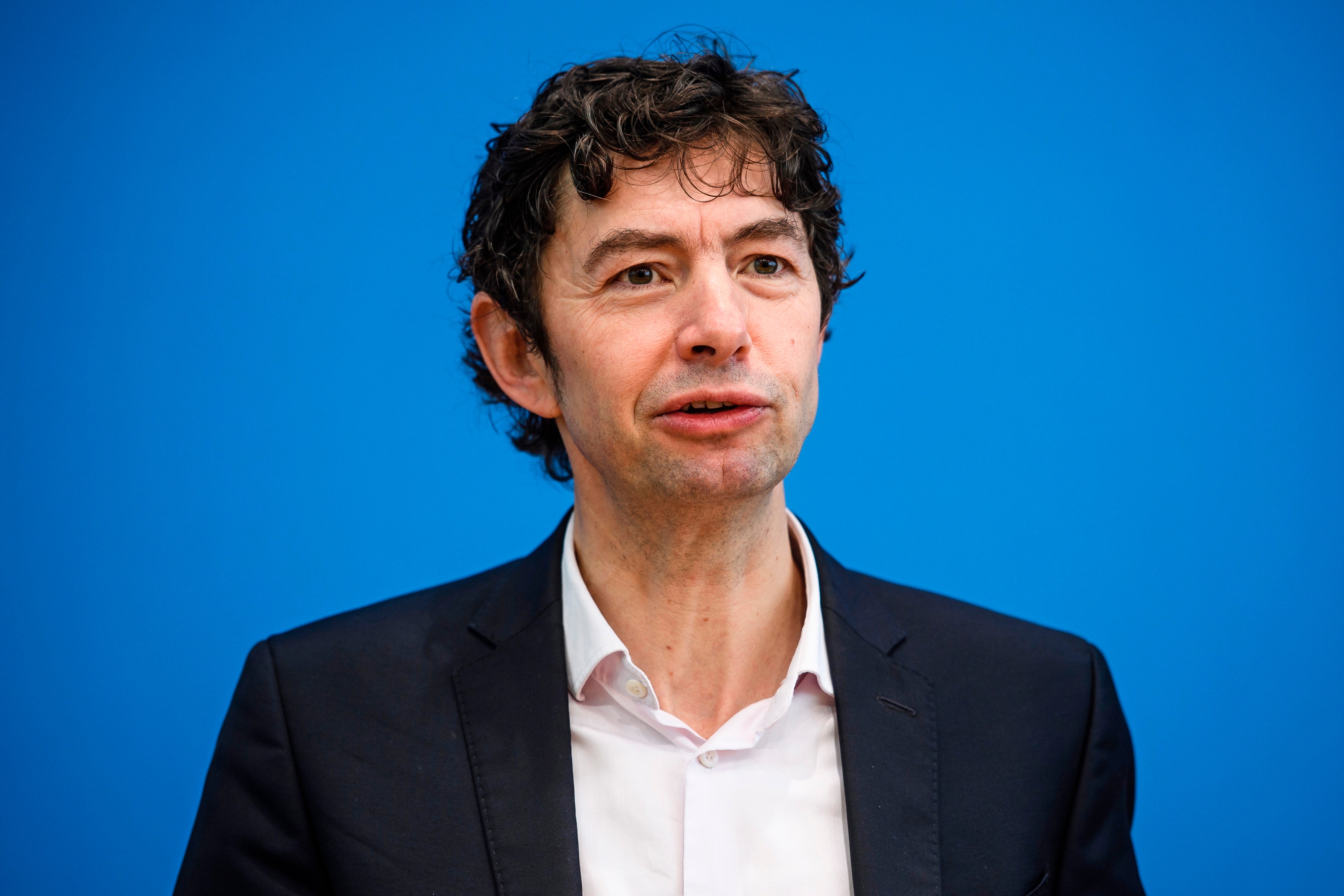 Un virólogo alemán alerta de que "la pandemia no ha hecho más que empezar" Un virólogo alemán alerta de que "la pandemia no ha hecho más que empezar"