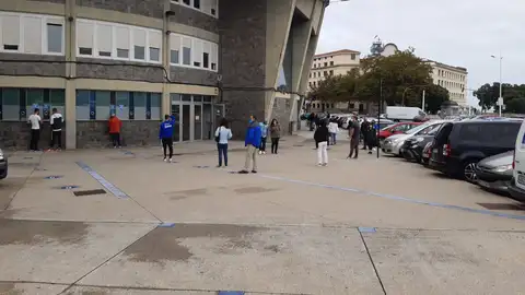 Socios Deportivo renovando el carnet En el Palacio de los Deportes de Riazor