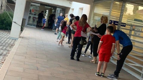 Alumnos y profesores acuden a que se les realicen las pruebas PCR