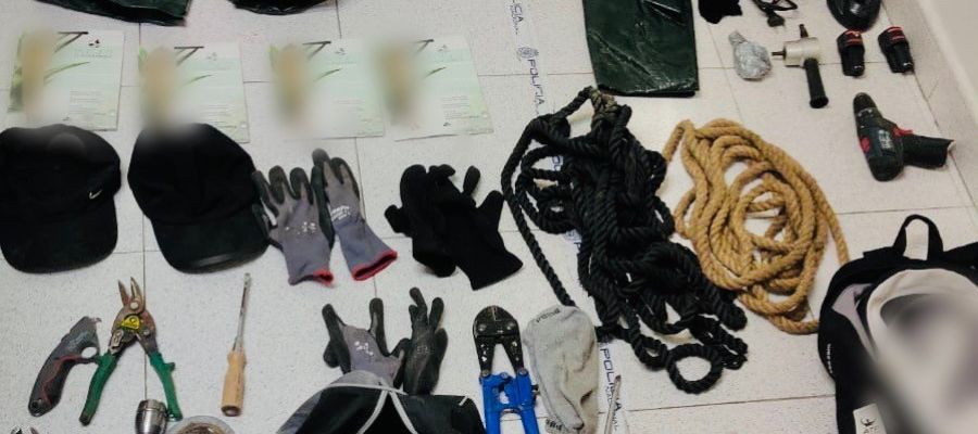 Material incautado a las personas detenidas en Elche. Material incautado a las personas detenidas en Elche.