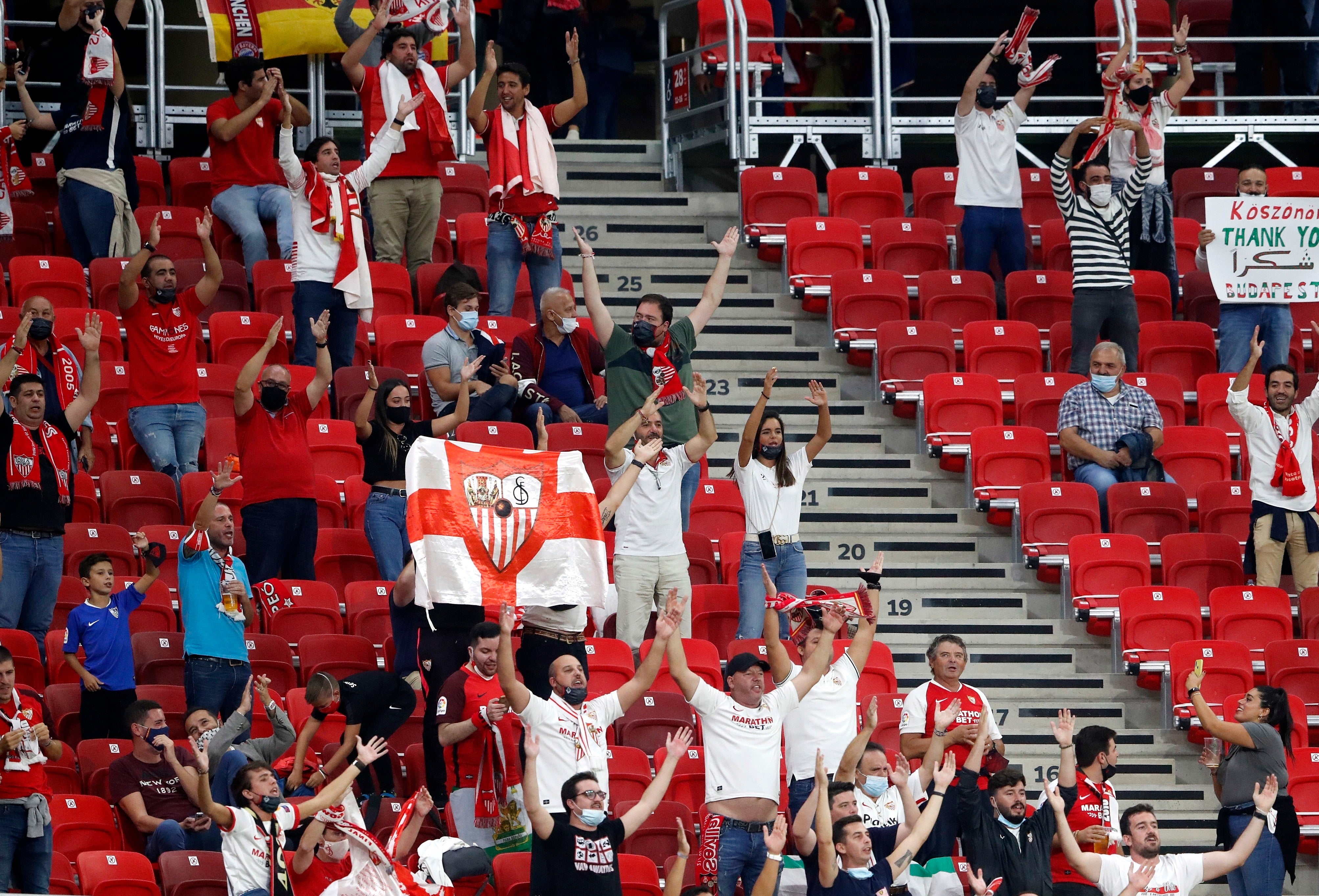 Ismael, aficionado del Sevilla que ha presenciado la Supercopa en el Puskas Arena: "Las medidas me han sorprendido para bien" Ismael, aficionado del Sevilla que ha presenciado la Supercopa en el Puskas Arena: "Las medidas me han sorprendido para bien"