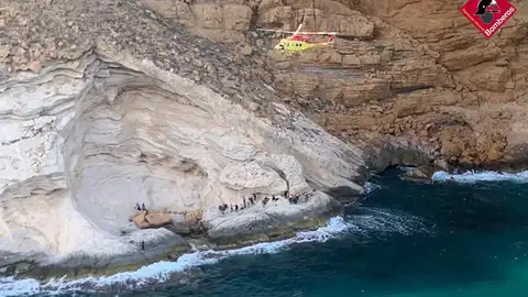Un momento del rescate en Benidorm Un momento del rescate en Benidorm