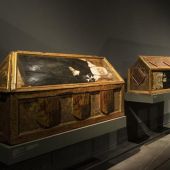 Tres de las cajas mortuorias de Sijena en el Museo de Lérida