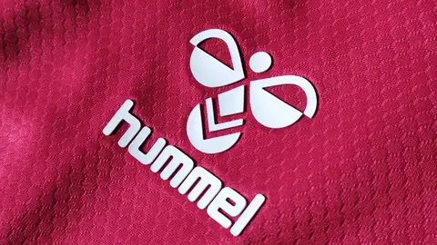Hummel ha diseñado una atractiva camiseta para la segunda equipación del Elche CF. ELCHE CF