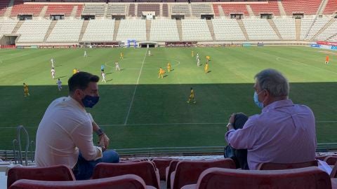 Fran Sánchez, director general de deportes, en Nueva Condomina junto al presidente del Real Murcia, Francisco Tornel