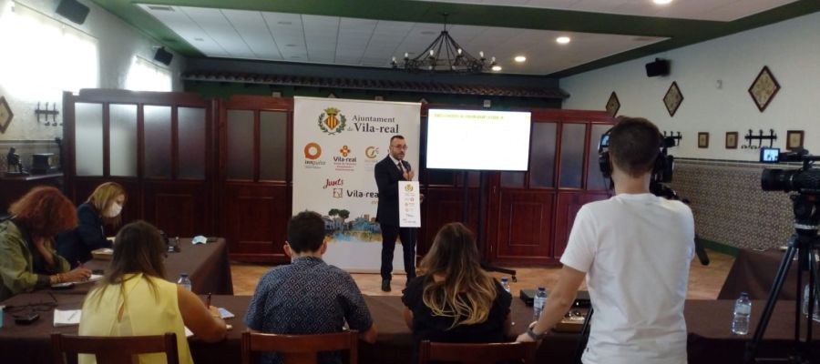 L´alcalde José Benlloch durant la primera roda de premsa presèncial amb els mitjans de comunicació. L´alcalde José Benlloch durant la primera roda de premsa presèncial amb els mitjans de comunicació.