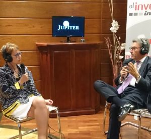 María Jesús Soto y Gonzálo Azcoitia en la sala de bolsa de Andbank en León María Jesús Soto y Gonzálo Azcoitia en la sala de bolsa de Andbank en León