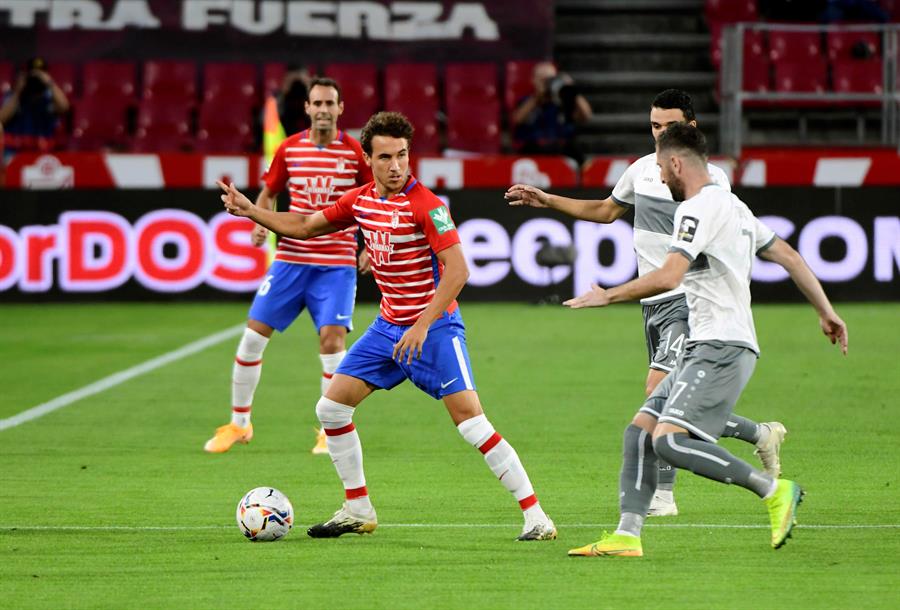 Luis Milla: "Estoy muy feliz en Granada, la adaptación está siendo muy rápida" Luis Milla: "Estoy muy feliz en Granada, la adaptación está siendo muy rápida"
