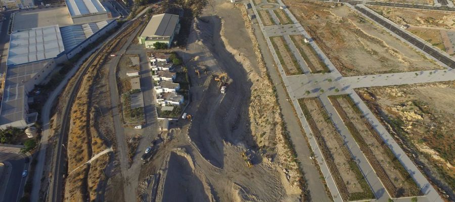 Trabajos en la plataforma del tramo Río Andarax-El Puche de la Línea de Alta Velocidad Almería-Murcia Trabajos en la plataforma del tramo Río Andarax-El Puche de la Línea de Alta Velocidad Almería-Murcia