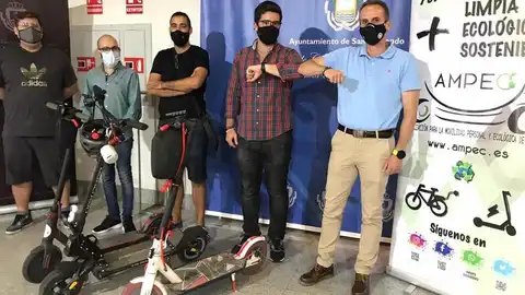 Miembros de la AMPEC y el concejal de Movilidad, Francis Paradas Miembros de la AMPEC y el concejal de Movilidad, Francis Paradas