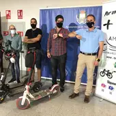 Miembros de la AMPEC y el concejal de Movilidad, Francis Paradas Miembros de la AMPEC y el concejal de Movilidad, Francis Paradas