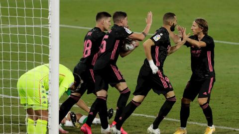 El Real Madrid celebra un gol ante el Betis