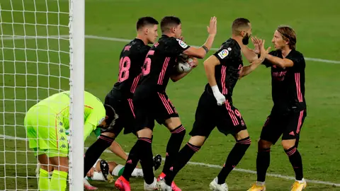 Los jugadores del Real Madrid celebran un gol Los jugadores del Real Madrid celebran un gol
