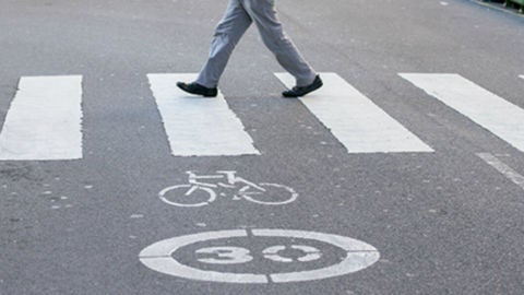 Paso de cebra en ciudad