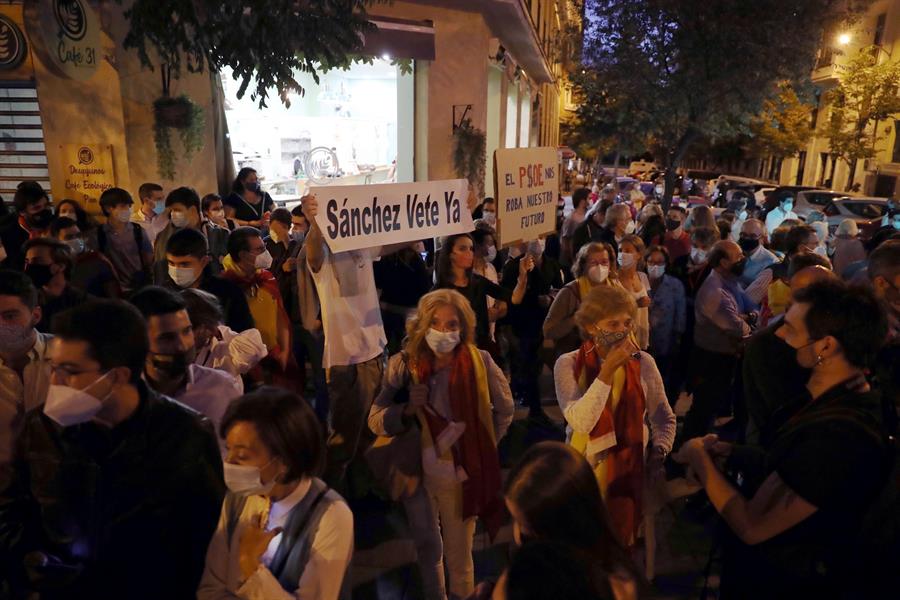 Protestas en Ferraz y Núñez de Balboa contra la declaración del estado de alarma en Madrid Protestas en Ferraz y Núñez de Balboa contra la declaración del estado de alarma en Madrid