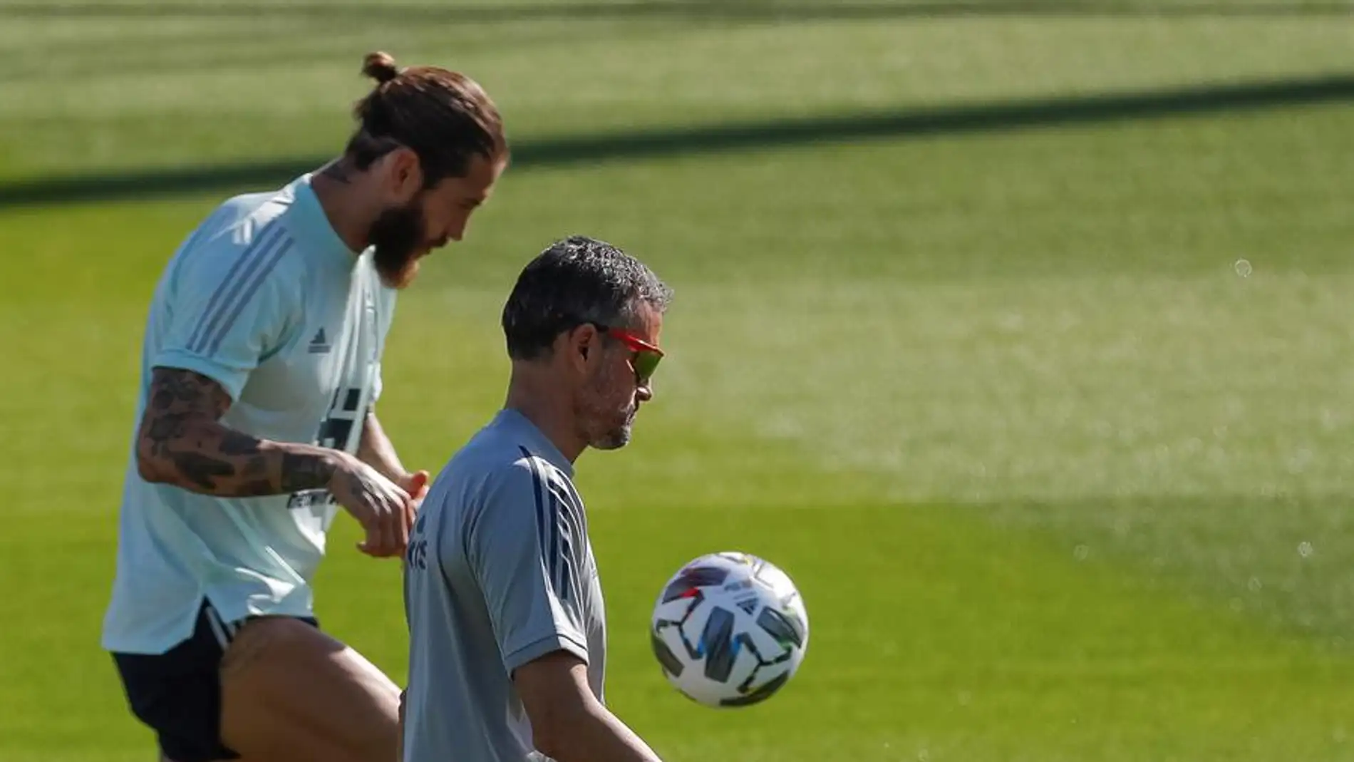 Luis Enrique y Sergio Ramos, en un entrenamiento de la selección española de fútbol.