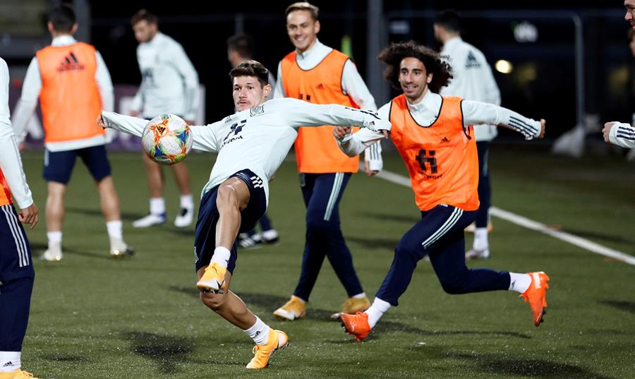 La increíble paliza de viaje de Cucurella para cumplir el sueño de ser internacional La increíble paliza de viaje de Cucurella para cumplir el sueño de ser internacional