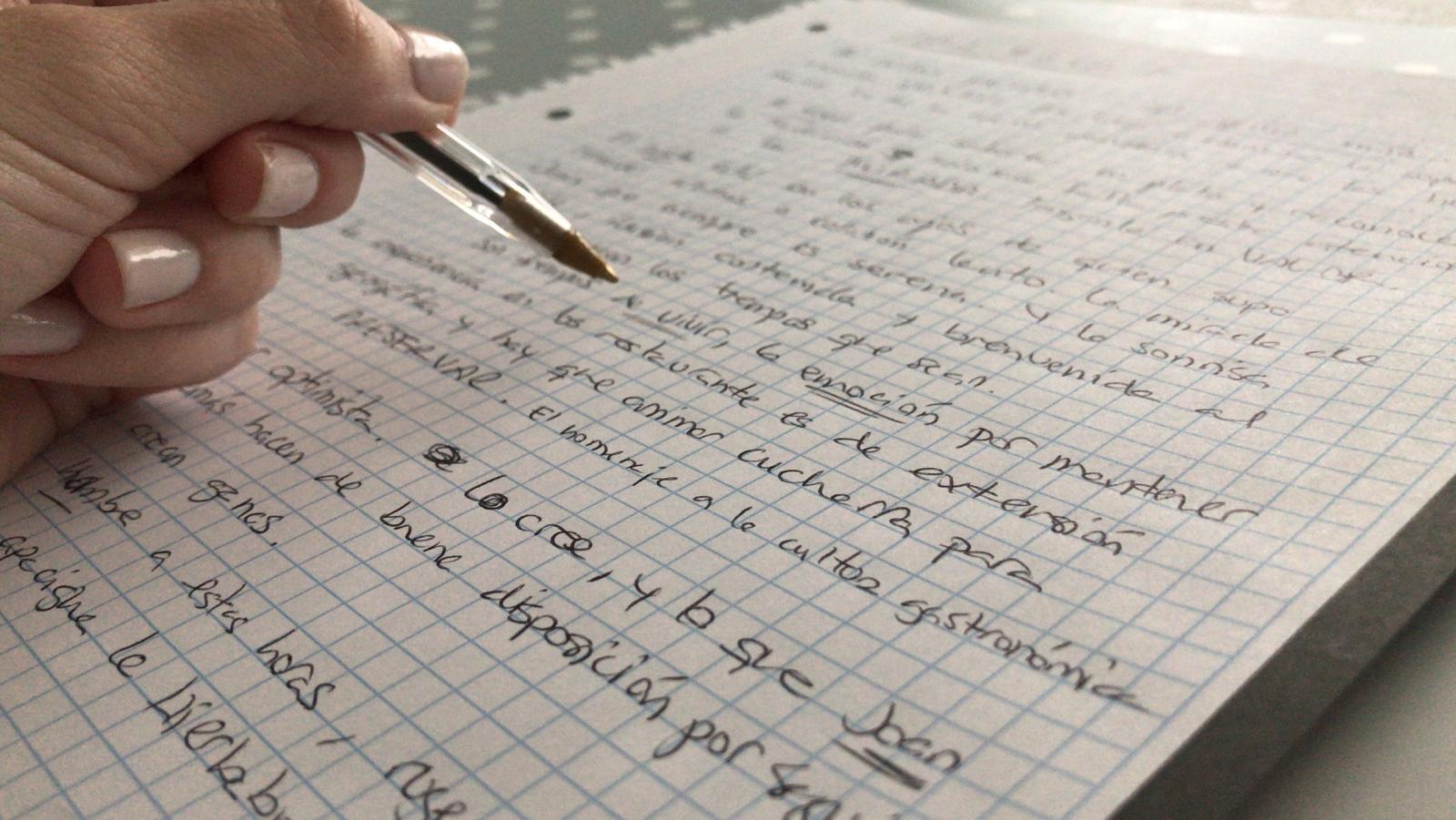 El garabato de Isabel Lobo a Joan Roca: "EnROCArse, la capacidad de mover dos piezas para seguir vanguardiando las raíces del sabor" El garabato de Isabel Lobo a Joan Roca: "EnROCArse, la capacidad de mover dos piezas para seguir vanguardiando las raíces del sabor"