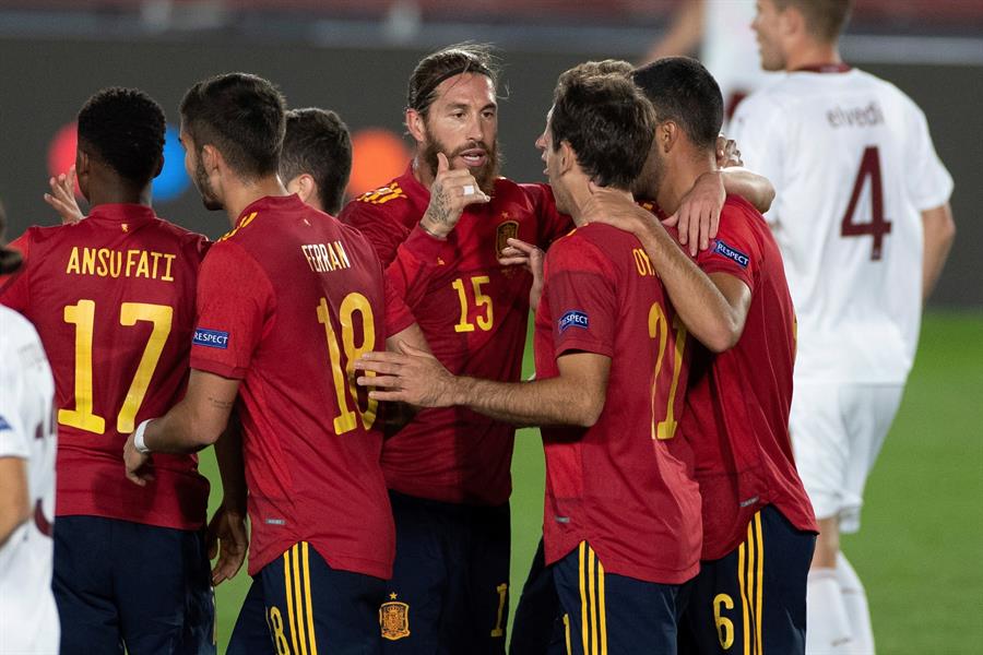 Oyarzabal mantiene líder a España tras una victoria sin brillo ante Suiza Oyarzabal mantiene líder a España tras una victoria sin brillo ante Suiza