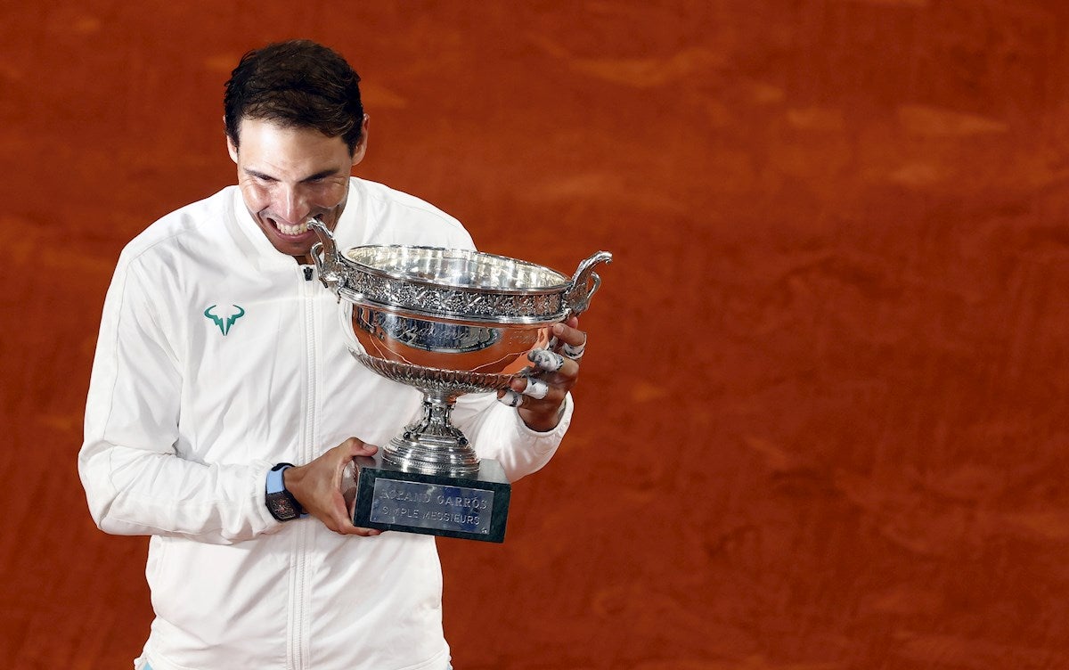 Rafa Nadal, tras ganar Roland Garros: "Si sirve para distraer a la gente de lo que estamos viviendo, bienvenido sea" Rafa Nadal, tras ganar Roland Garros: "Si sirve para distraer a la gente de lo que estamos viviendo, bienvenido sea"