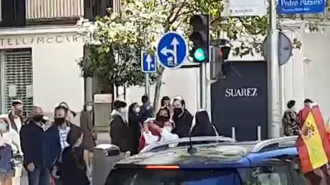 Cientos personas salen a las calles en Madrid en protesta por el estado de alarma Cientos personas salen a las calles en Madrid en protesta por el estado de alarma