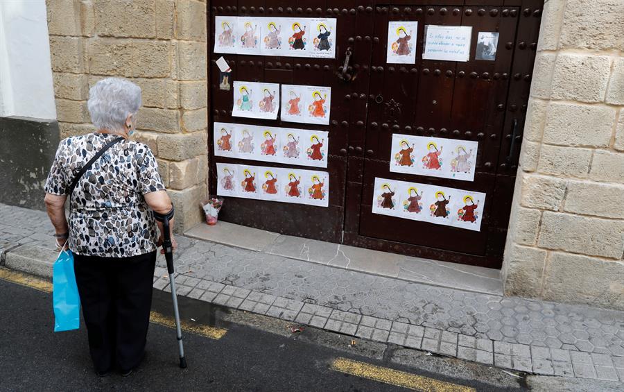 La Junta de Andalucía medicaliza el convento de las Hermanas de la Cruz, donde ya hay 83 monjas con Covid-19 La Junta de Andalucía medicaliza el convento de las Hermanas de la Cruz, donde ya hay 83 monjas con Covid-19