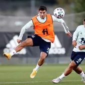 Brahim Díaz controla el balón en un entrenamiento con la Sub-21. Brahim Díaz controla el balón en un entrenamiento con la Sub-21.
