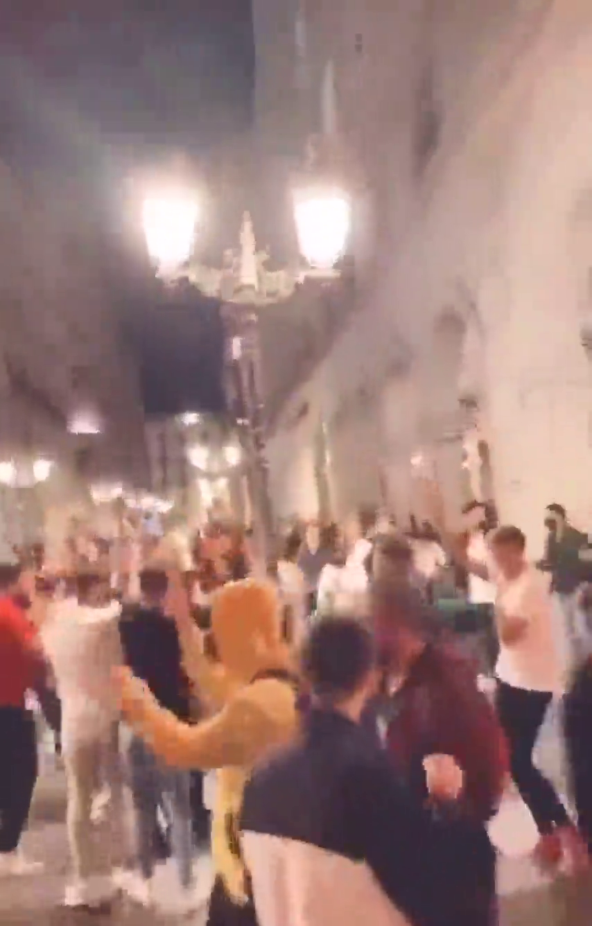 La Universidad de Granada defiende a sus alumnos y descarta la posibilidad de cerrar sus aulas La Universidad de Granada defiende a sus alumnos y descarta la posibilidad de cerrar sus aulas