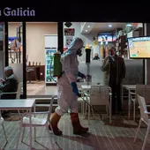 Desinfección en una terraza de Ourense Desinfección en una terraza de Ourense