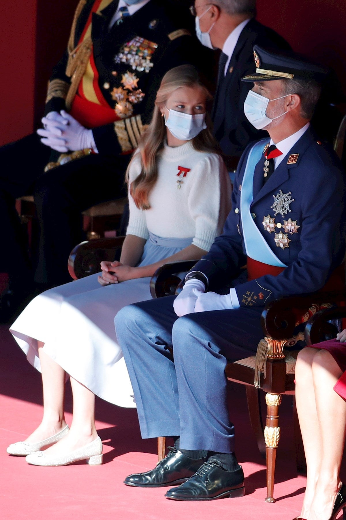 Josemi, sobre el look de la princesa Leonor: "El toisón de oro no se lleva sobre un jersey de lana" Josemi, sobre el look de la princesa Leonor: "El toisón de oro no se lleva sobre un jersey de lana"